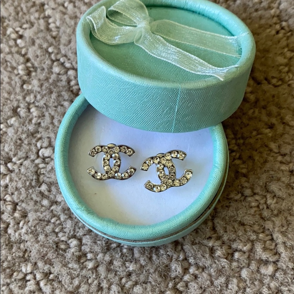 Chanel earrings non authentic